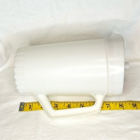Vintage Tupperware white with red push lid pitcher - Picture 10 of 10
